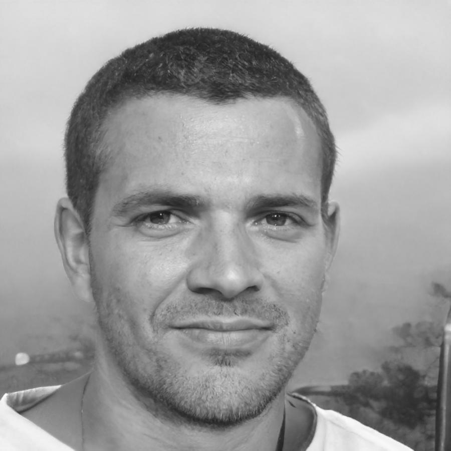 Retrato profesional de Evencio Torreblanca